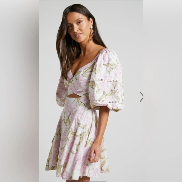 AMALIE THE LABEL - ADORA GATHERED CROSS FRONT FIT AND FLARE MINI DRESS - Picture 2 of 6